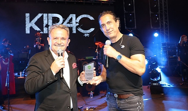 CUMAYERİ'NDE MÜZİK ŞÖLENİ MUHTEŞEMDİ