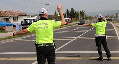 DÜZCE'DE 2 BİN 572 ARACA CEZA YAZILDI