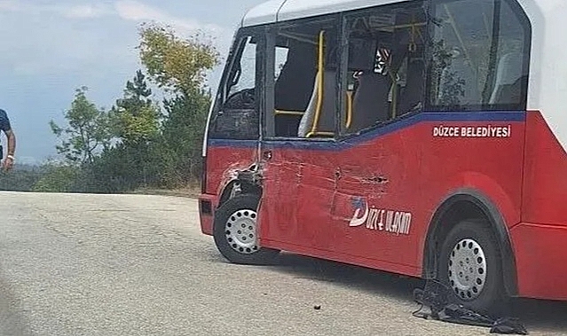 KAMYON HALK OTOBÜSÜNE ÇARPTI: 4 YARALI
