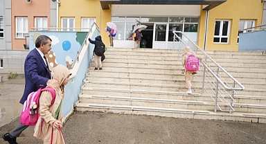 MİLLİ EĞİTİM BAKANI TEKİN'DEN 2 OKULA HABERSİZ ZİYARET