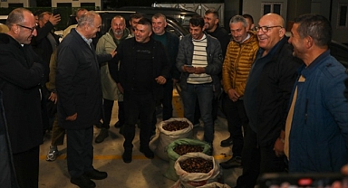 BAŞKAN ÖZLÜ KESTANE PAZARI’NI ZİYARET ETTİ