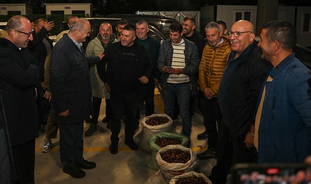 BAŞKAN ÖZLÜ KESTANE PAZARI’NI ZİYARET ETTİ