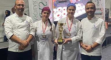 DÜZCE ÜNİVERSİTESİ ÖĞRENCİLERİ GASTRONOMİ FESTİVALİNDE ÖDÜL ALDI