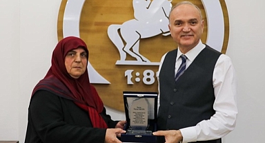 HASTANEYE 1 MİLYONLUK BAĞIŞ YAPAN HAYIRSEVER KADINA TEŞEKKÜR