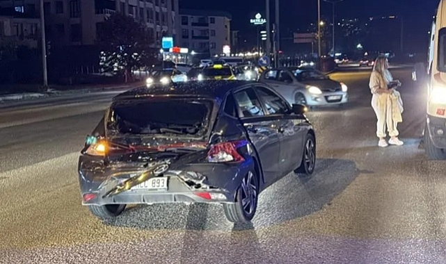 KIRMIZI IŞIKTA KAZA: 2 YARALI