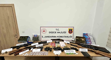 CUMAYERİ’NDE UYUŞTURUCU VE SİLAH OPERASYONU