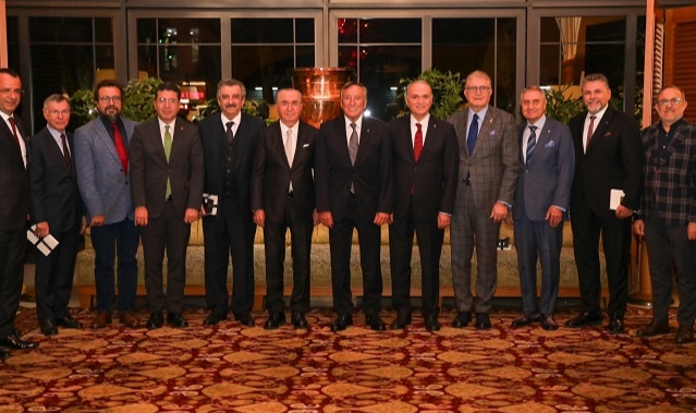 ÖZLÜ İSTANBUL'DA İŞ İNSANLARIYLA BİR ARAYA GELDİ