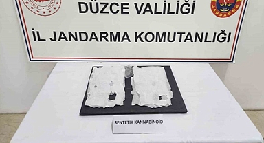 AYAKKABISININ TABANLIĞINA BONZAİ ZULALAYAN TORBACI YAKALANDI