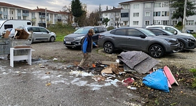 ÇÖPLERİ YOL KENARINA BIRAKAN VATANDAŞA CEZA