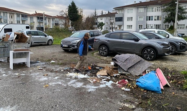 ÇÖPLERİ YOL KENARINA BIRAKAN VATANDAŞA CEZA
