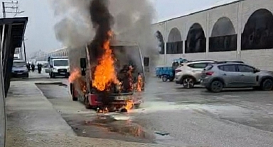 DÜZCE'DE HALK OTOBÜSÜ YANDI