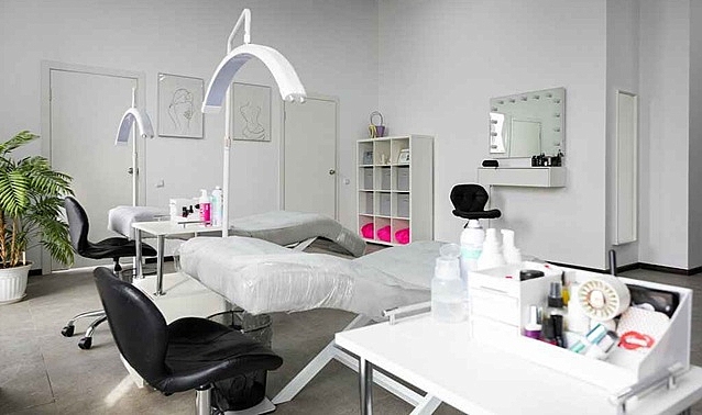 ENGELLİ KADINI DOLANDIRAN GÜZELLİK SALONU MÜHÜRLENDİ