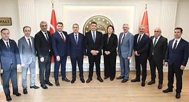 KURUMLAR VERGİSİ REKORTMENLERİNE TEŞEKKÜR PLAKETİ