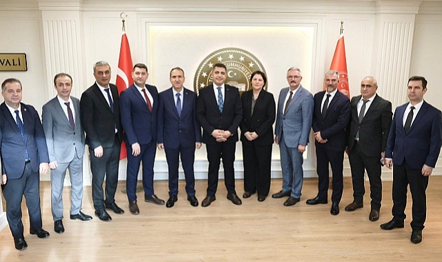 KURUMLAR VERGİSİ REKORTMENLERİNE TEŞEKKÜR PLAKETİ