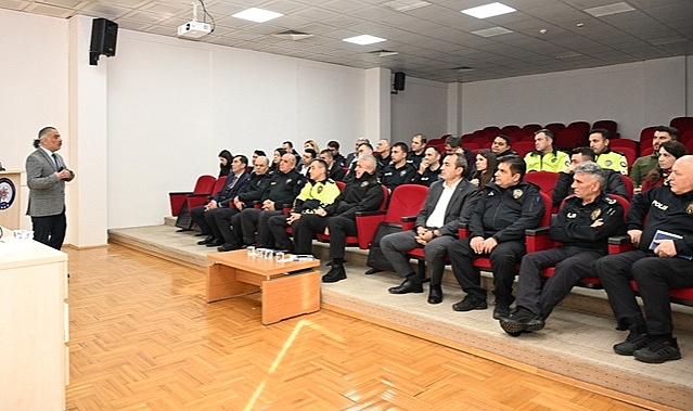 POLİSLERE PROTOKOL VE NEZAKET KURALLARI EĞİTİMİ