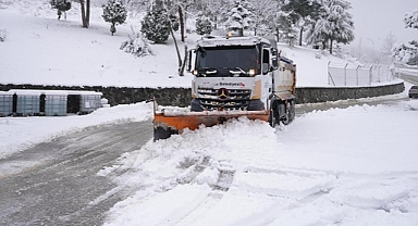 DÜZCE'DE KAR YAĞIŞI ETKİLİ OLUYOR
