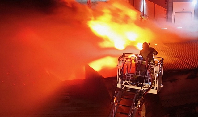 FABRİKA YANGINI SÖNDÜRÜLDÜ