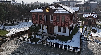 ÖĞRENCİLERİN YENİ MEKANI YAHYA KEMAL KİTAP KÖŞKÜ