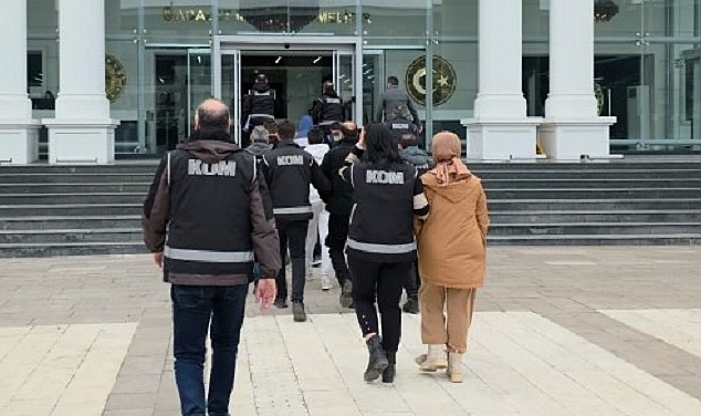 SAHTE KİMLİKLE ARSA SATMAK İSTEYEN DOLANDIRICILAR YAKALANDI