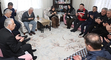  VALİ MAKAS İLK ZİYARETİNİ POLİS ŞEHİT POLİS EVİNEYAPTI