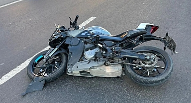 BARİYERE ÇARPAN MOTOSİKLET SÜRCÜSÜ HAYATINI KAYBETTİ