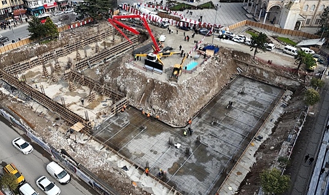 CEDİDİYE KENT MEYDANI 2. ETABI YÜKSELİYOR