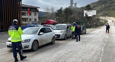 DÜZCE'DE TRAFİK DENETİMLERİ ARTTI