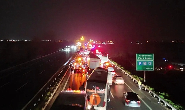 OTOYOLDA ZİNCİRLEME KAZA