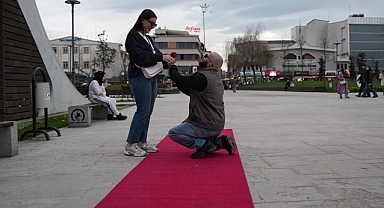 SEVEN ÇİFTLERE KIRMIZI HALI SÜRPRİZİ