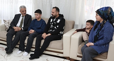 VALİ MAKAS'TAN DEPREMZEDE AİLEYE ZİYARET