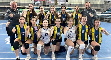 DÜZCELİ KIZLAR VOLEYBOL GRUP MAÇLARINDA ŞAMPİYON OLDULAR