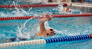 23 NİSAN YÜZME ŞENLİĞİNDE FİNAL HEYECANI YAŞANDI