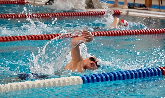 23 NİSAN YÜZME ŞENLİĞİNDE FİNAL HEYECANI YAŞANDI