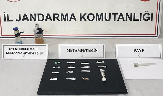 DÜZCE'DE MET SATMAYA ÇALIŞAN TORBACI YAKALANDI
