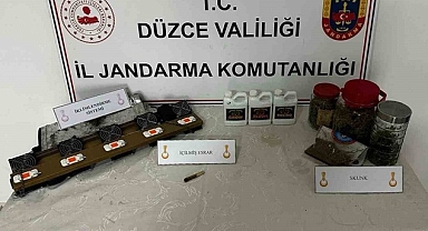 EVDE UYUŞTURUCU YETİŞTİREN 2 ŞÜPHELİ YAKALANDI