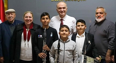 KÜÇÜK MÜZİSYENLERE BAŞKAN ÖZLÜ’DEN DESTEK SÖZÜ