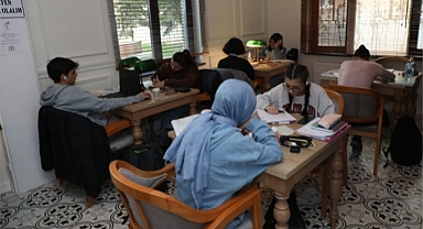 KÜTÜPHANELER SAAT 22.00'YE KADAR AÇIK OLACAK