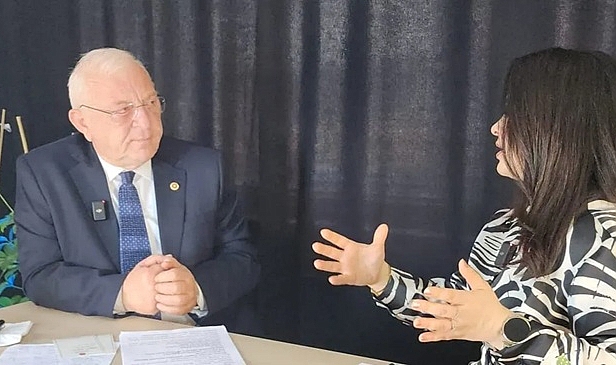 TALİH ÖZCAN'DAN FARUK ÖZLÜ'YE ÖVGÜLER