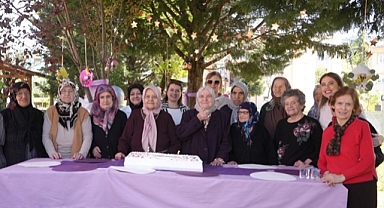 ALZHEİMER MERKEZİ’NDE ANNELER GÜNÜ ETKİNLİĞİ