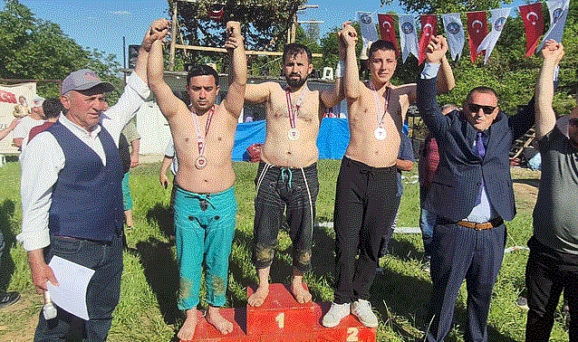 BALATLI KÖYÜ GÜREŞLERİ RENKLİ GEÇTİ