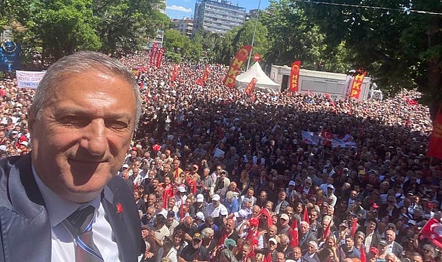CHP DÜZCE ÖRGÜTÜ ÖZEL'İN TARAFINDA DURDU