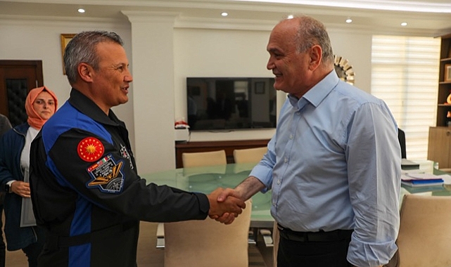 TÜRKİYE'NİN İLK ASTRONOTUNDAN BAŞKAN ÖZLÜ'YE ZİYARET
