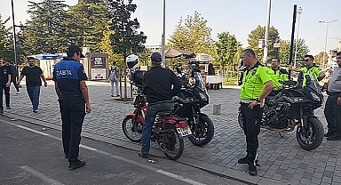 DÜZCE'DE KURALLARA UYMAYAN MOTOSİKLETLERE CEZA YAĞDI