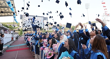 DÜZCE ÜNİVERSİTESİ MEZUNİYET TÖRENLERİ SONA ERDİ