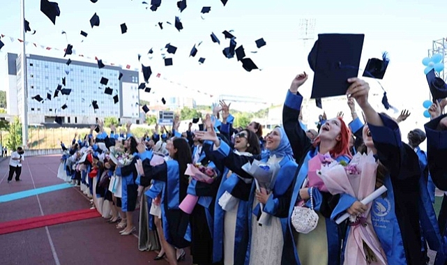 DÜZCE ÜNİVERSİTESİ'NDE MEZUNİYET TÖRENLERİ BAŞLADI