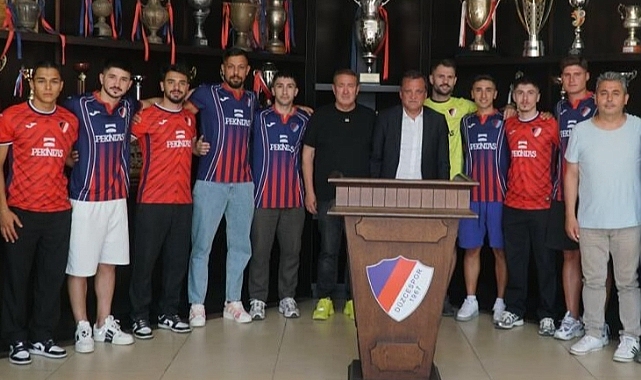 DÜZCESPOR 10 FUTBOLCU TRANSFER ETTİ