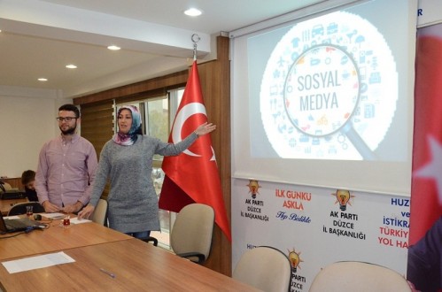 AK PARTİ'DE SOSYAL MEDYA TOPLANTISI
