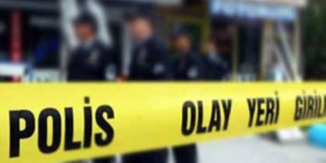BANKANIN ÖNÜNDE BOMBA PANİĞİ!