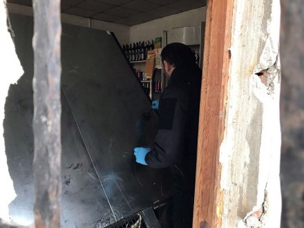 BÜFEYE GİREN HIRSIZLAR 30 BİN LİRALIK SİGARA VE ALKOL ÇALDILAR