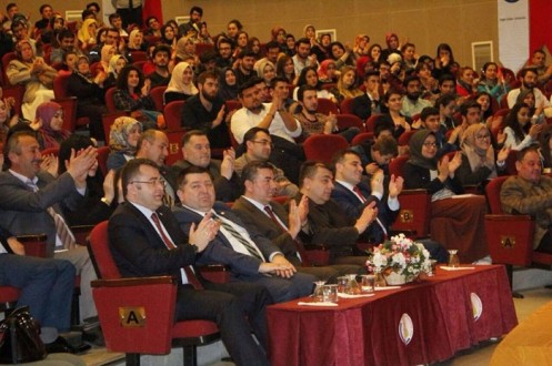 DÜ'DE TARİH SÖYLEŞİSİ